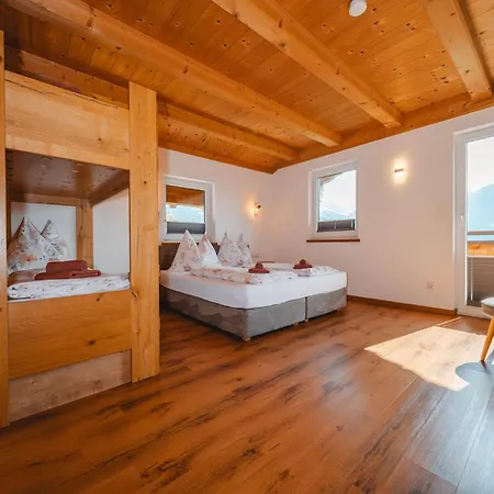 アパート Motzerngut ミッタージル